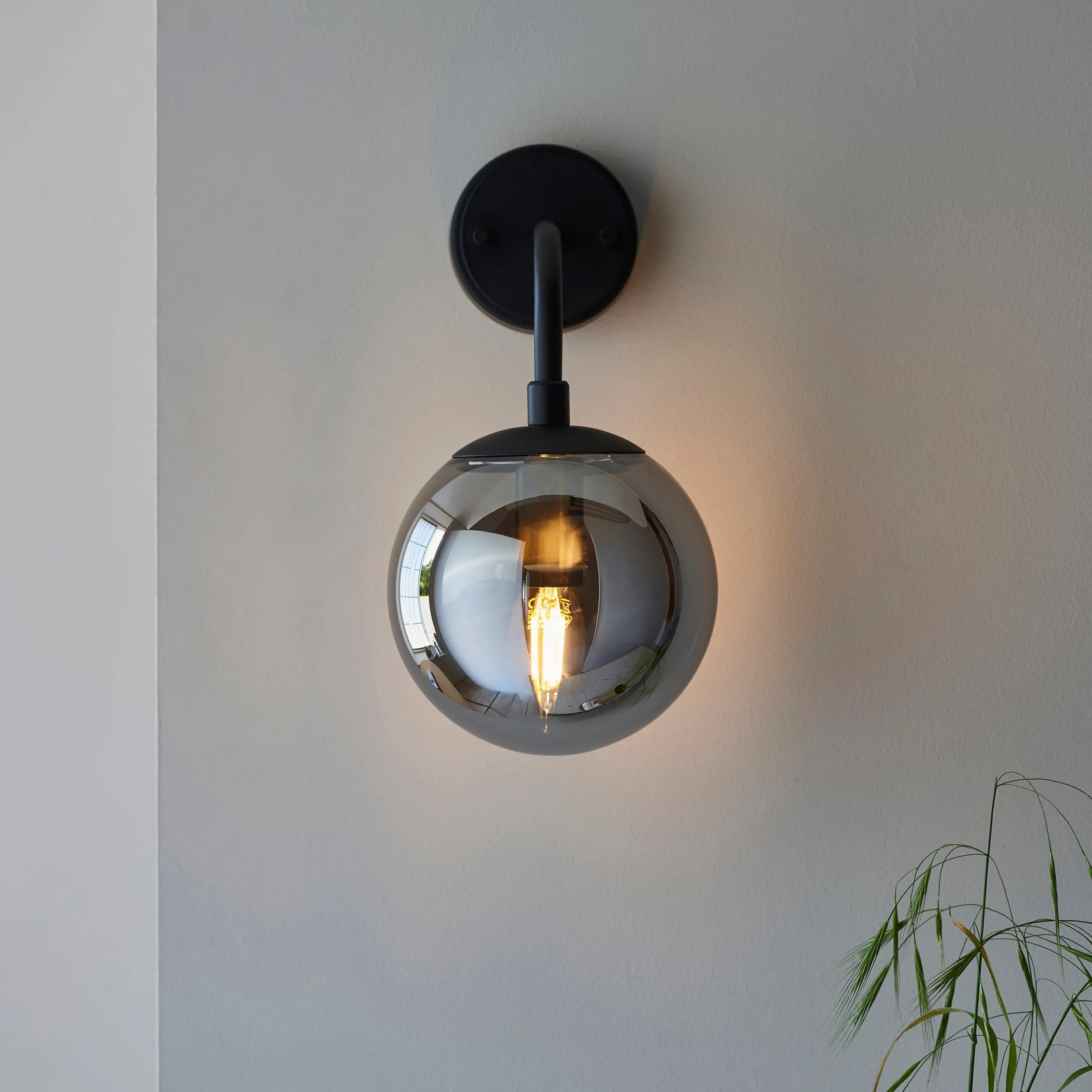 Amos Penthouse Wall Light Black