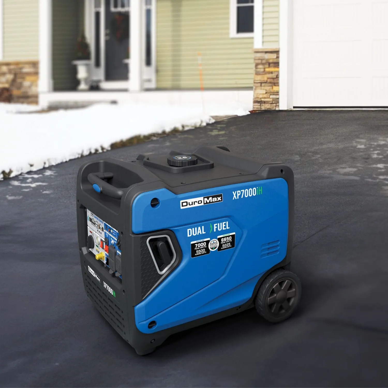 DuroMax XP7000iH Portable Dual Fuel Inverter Generator w/ CO Alert | 7000 Watts