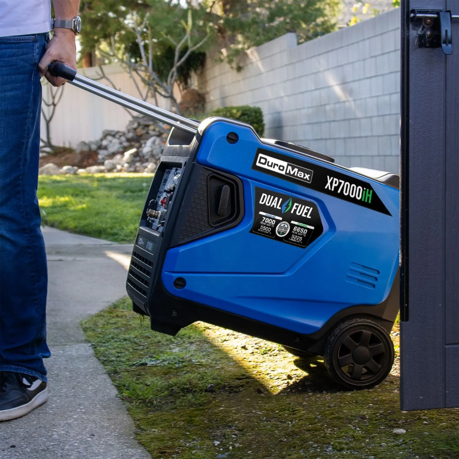 DuroMax XP7000iH Portable Dual Fuel Inverter Generator w/ CO Alert | 7000 Watts
