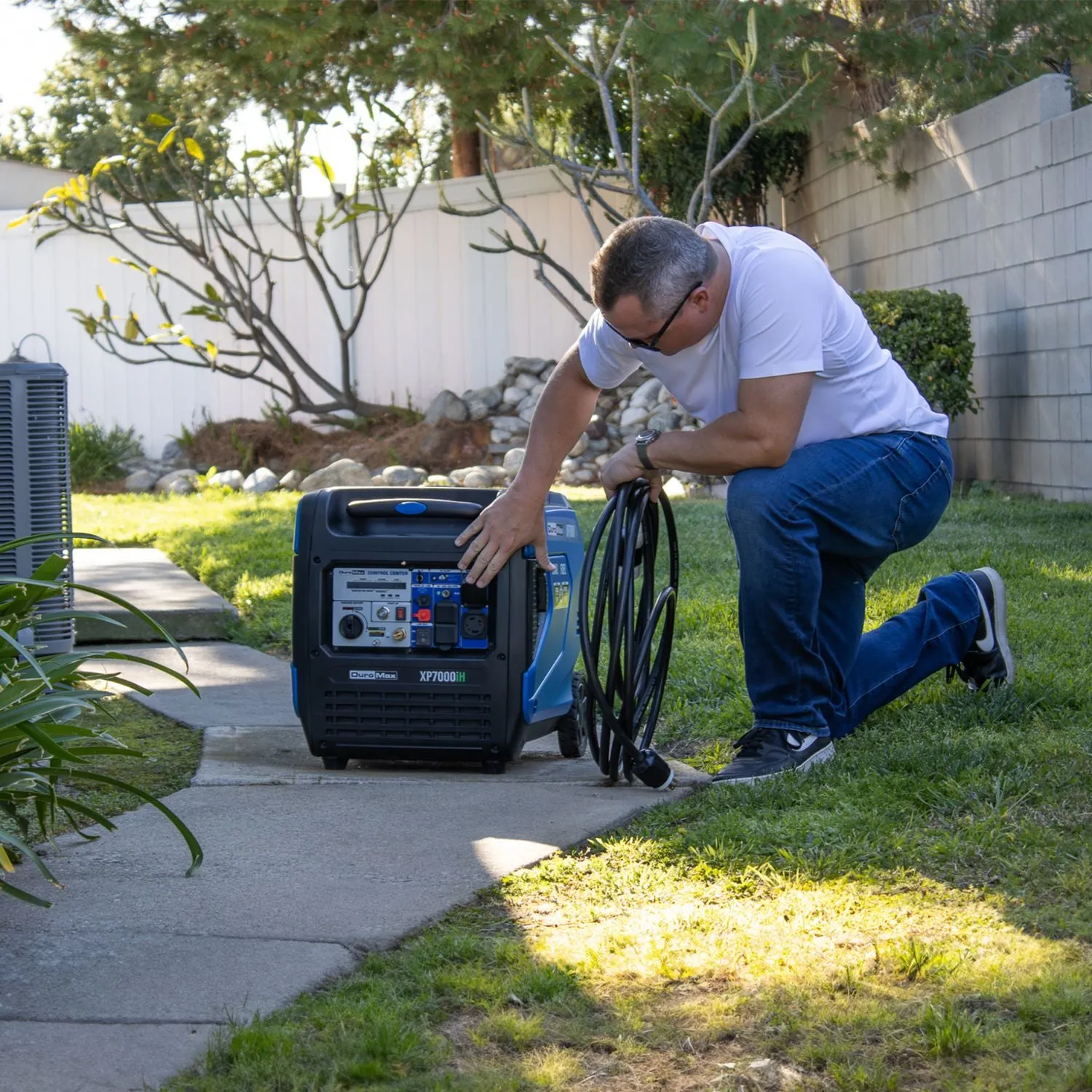 DuroMax XP7000iH Portable Dual Fuel Inverter Generator w/ CO Alert | 7000 Watts
