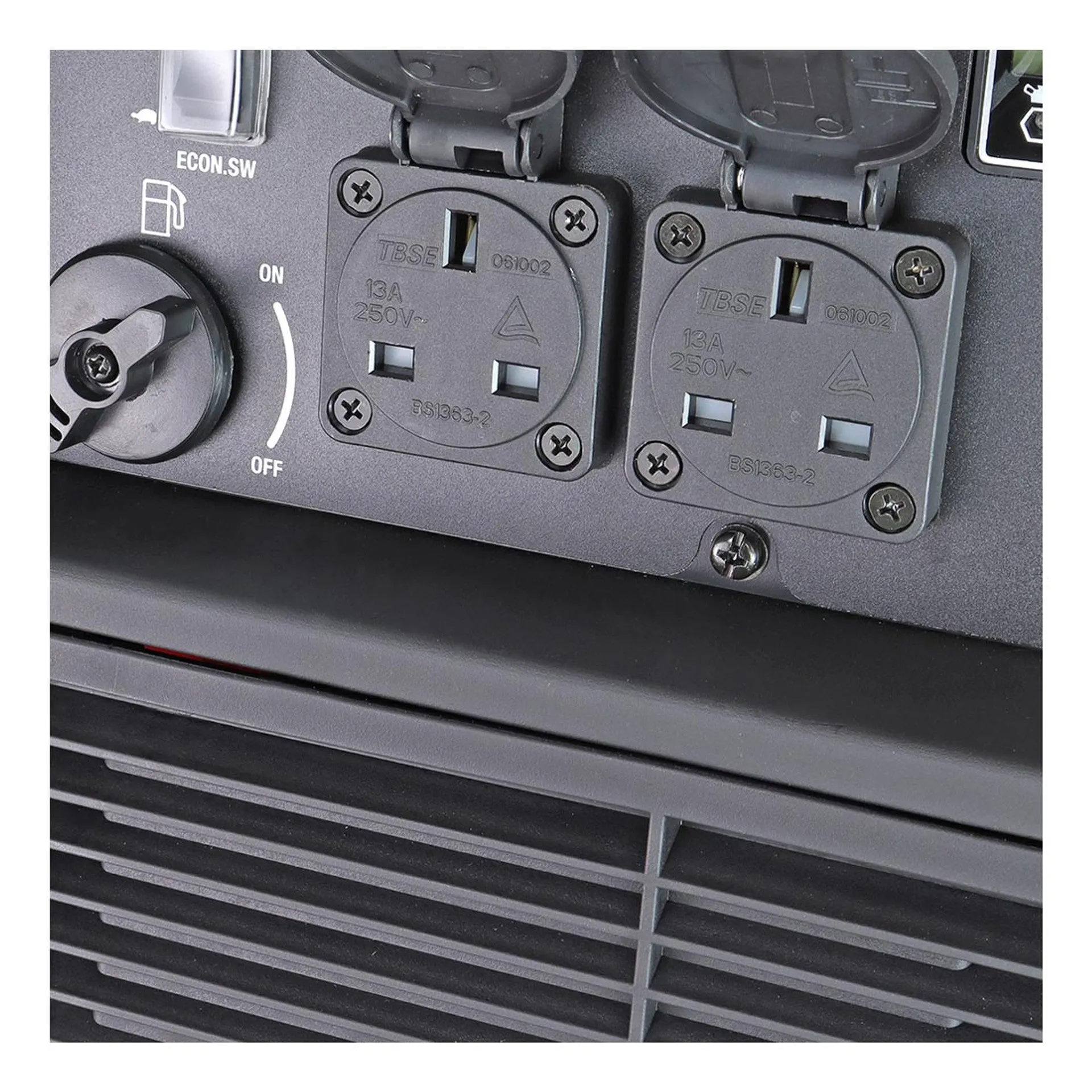 Hyundai HY3200SEi Petrol Inverter Generator, Remote Keyfob & Electric Start, Wheel Kit 3200W/240V
