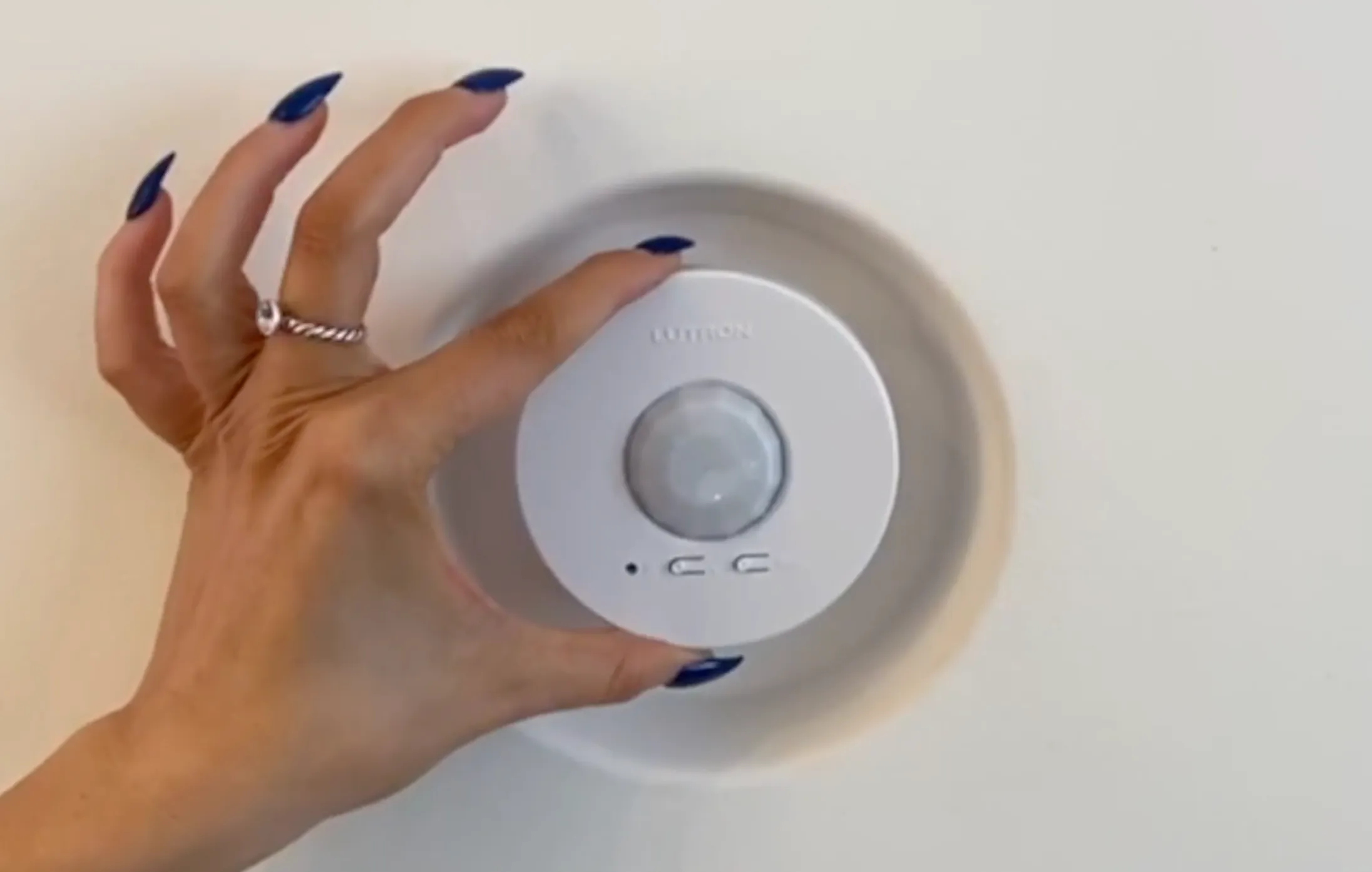 SLN-TSU-500 R1 Nest Universal Flush In-Wall Mount